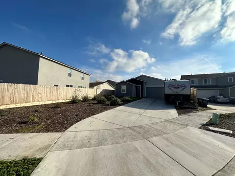 1627 E Copper Ct, Visalia, CA 93292 photo 3