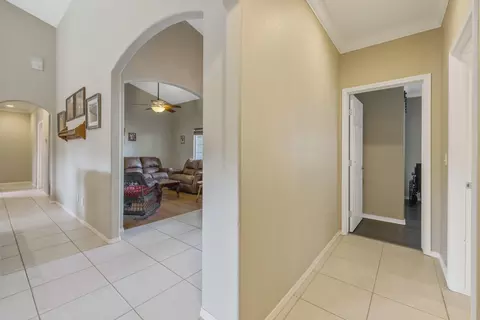 Entry Way - 756 Sheffield Ave, Exeter, CA 93221 photo 4 of 12