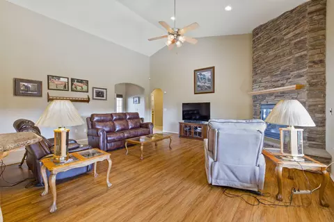 Living - 756 Sheffield Ave, Exeter, CA 93221 photo 4 of 5