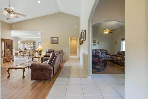 Entry Way - 756 Sheffield Ave, Exeter, CA 93221 photo 8 of 12