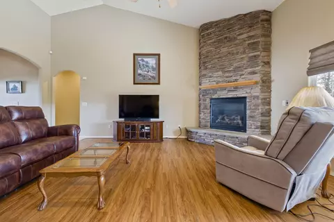 Living - 756 Sheffield Ave, Exeter, CA 93221 photo 5 of 5