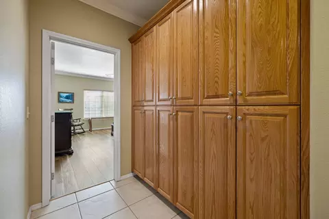 Entry Way - 756 Sheffield Ave, Exeter, CA 93221 photo 11 of 12
