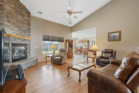 Living - 756 Sheffield Ave, Exeter, CA 93221 photo 2 of 5