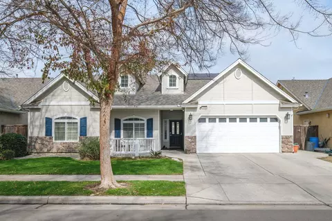 228 E Gibson Ave, Reedley, CA 93654 photo 2