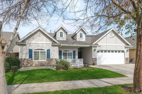 228 E Gibson Ave, Reedley, CA 93654