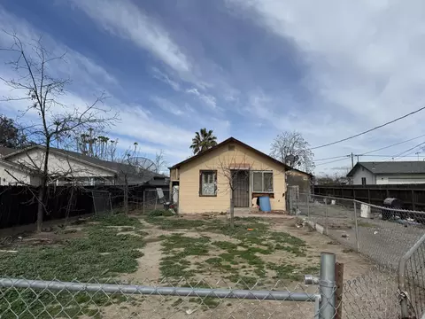 116 E Lang St, Hanford, CA 93230