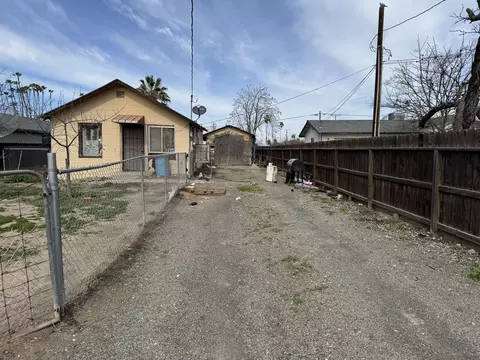 116 E Lang St, Hanford, CA 93230 photo 2
