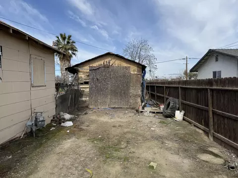 116 E Lang St, Hanford, CA 93230 photo 3