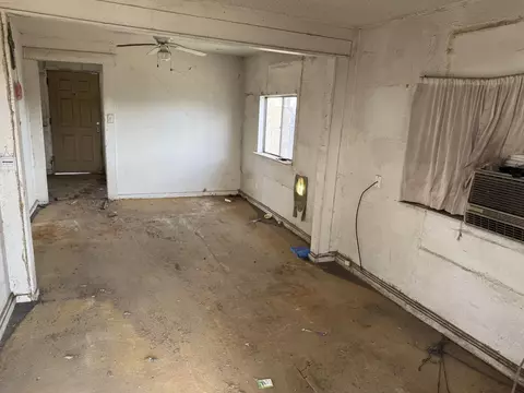116 E Lang St, Hanford, CA 93230 photo 4