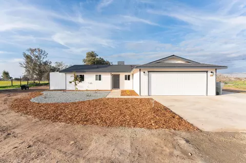 588 Crawford Ave #A, Porterville, CA 93257