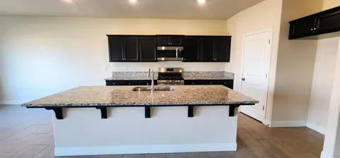1810 Delft Ct, Tulare, CA 93274 photo 5