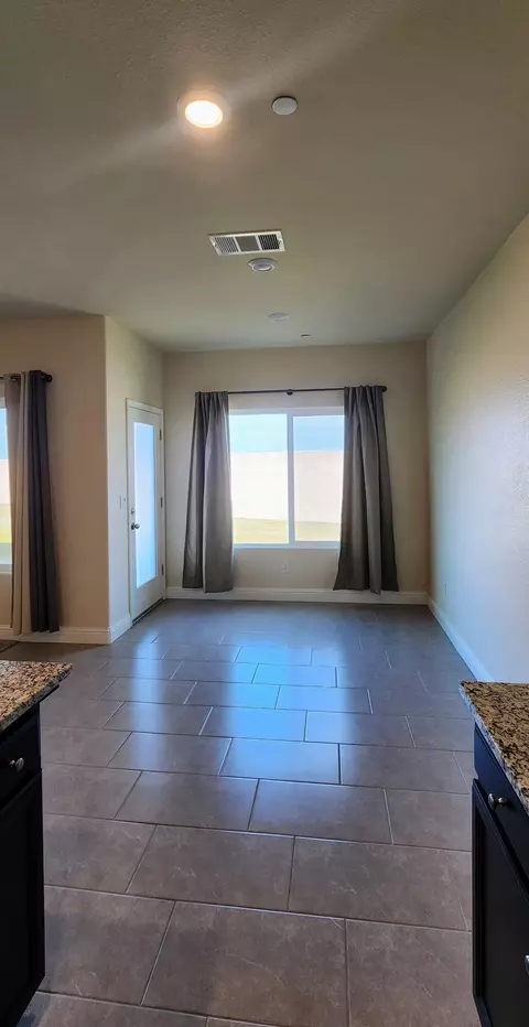 1810 Delft Ct, Tulare, CA 93274 photo 7