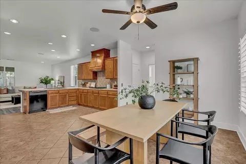 Dining - 619 E La Vida Ave, Visalia, CA 93292 photo 6 of 7