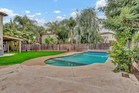 Exterior - 619 E La Vida Ave, Visalia, CA 93292 photo 7 of 9