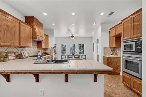 Kitchen - 619 E La Vida Ave, Visalia, CA 93292 photo 1 of 4