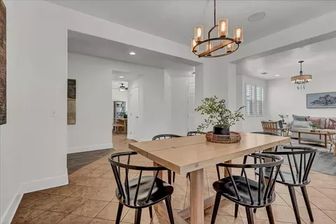 Dining - 619 E La Vida Ave, Visalia, CA 93292 photo 3 of 7