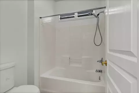 Bath - 619 E La Vida Ave, Visalia, CA 93292 photo 3 of 6
