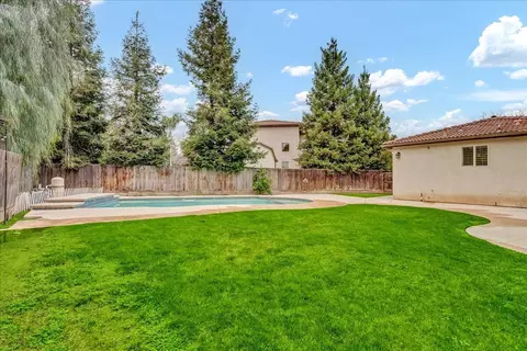 Exterior - 619 E La Vida Ave, Visalia, CA 93292 photo 6 of 9