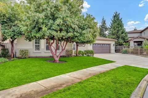 Exterior - 619 E La Vida Ave, Visalia, CA 93292 photo 3 of 9