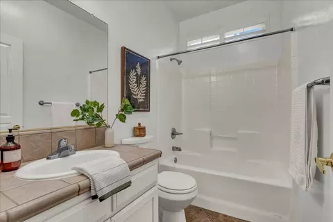 Bath - 619 E La Vida Ave, Visalia, CA 93292 photo 1 of 6