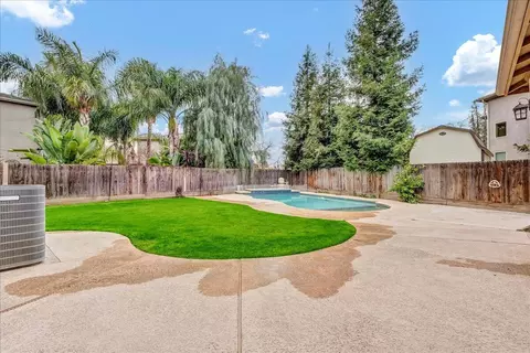 Exterior - 619 E La Vida Ave, Visalia, CA 93292 photo 8 of 9