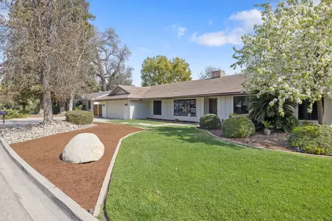 1742 S Royal Oaks Dr, Visalia, CA 93277