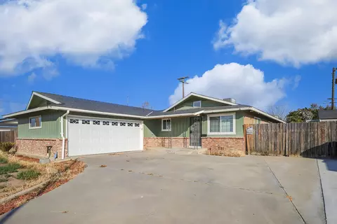 76 E Spruce Ave, Lemoore, CA 93245 photo 2