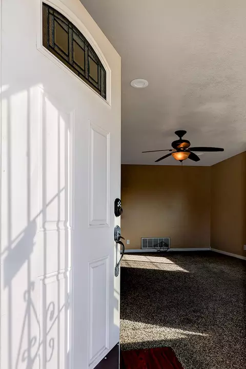 76 E Spruce Ave, Lemoore, CA 93245 photo 4