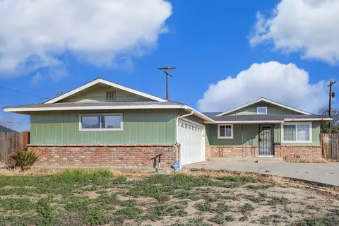 76 E Spruce Ave, Lemoore, CA 93245