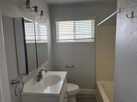 915 E Myrtle Ave, Visalia, CA 93292 photo 9