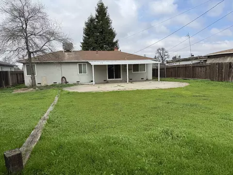 915 E Myrtle Ave, Visalia, CA 93292 photo 14