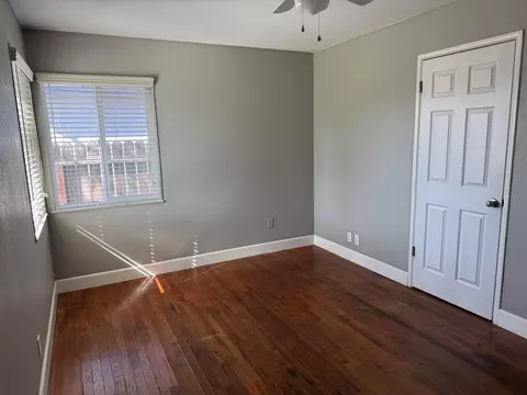 915 E Myrtle Ave, Visalia, CA 93292 photo 8