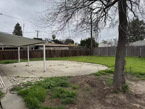 915 E Myrtle Ave, Visalia, CA 93292 photo 13