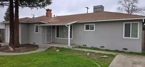 915 E Myrtle Ave, Visalia, CA 93292 photo 2