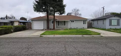 915 E Myrtle Ave, Visalia, CA 93292 photo 3