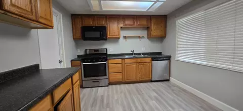915 E Myrtle Ave, Visalia, CA 93292 photo 7