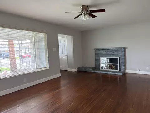 915 E Myrtle Ave, Visalia, CA 93292 photo 5
