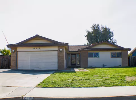 685 Wood Ln, Lemoore, CA 93245