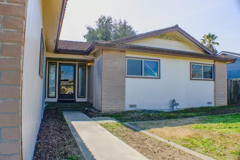 685 Wood Ln, Lemoore, CA 93245 photo 2
