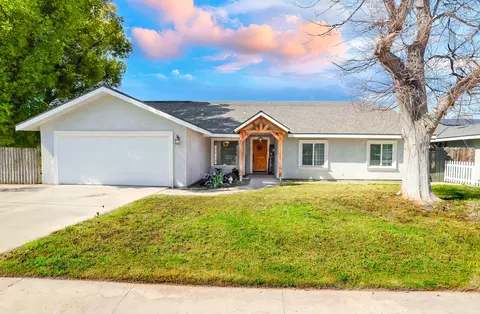1085 Douglas St, Porterville, CA 93257