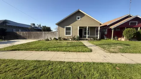 229 S J St, Dinuba, CA 93618