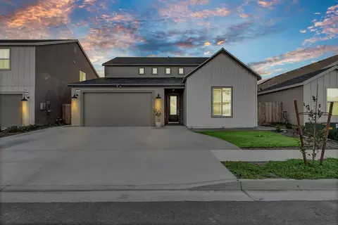 1327 S Palm St, Visalia, CA 93292