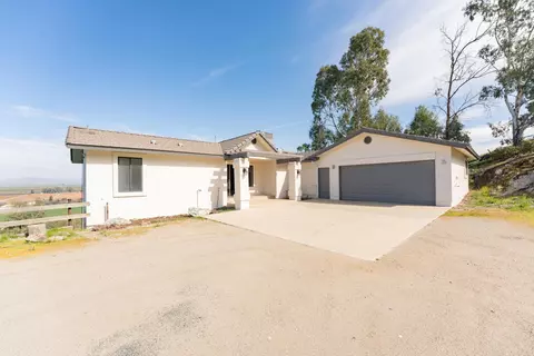 23999 Johns Dr, Porterville, CA 93257