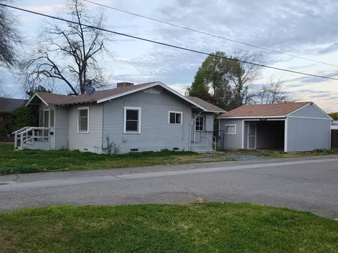 2326 Locust St, Selma, CA 93662