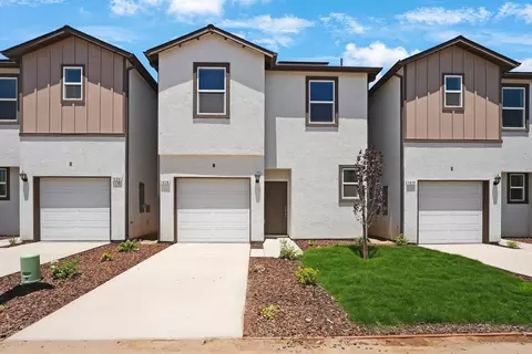 1093 Buena Vista Ln, Hanford, CA 93230