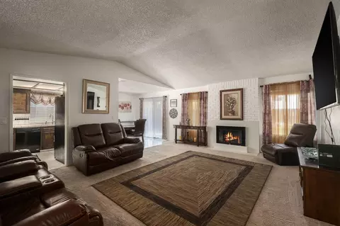 2334 4th St, Sanger, CA 93657 photo 6