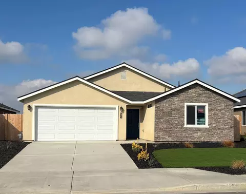 7090 Elm St, Visalia, CA 93291