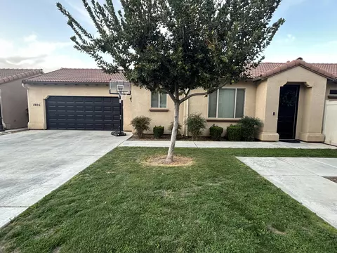 1886 W Roby Ave, Porterville, CA 93257