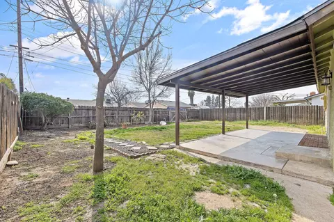 Exterior - 756 E North Way, Dinuba, CA 93618 photo 4 of 9