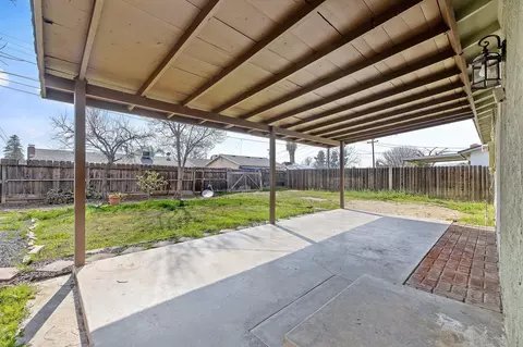Exterior - 756 E North Way, Dinuba, CA 93618 photo 8 of 9